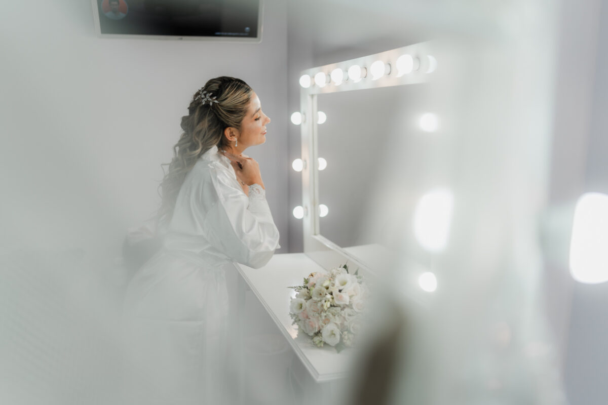 Novia preparándose en la suite